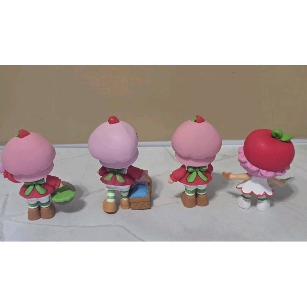Strawberry Shortcake Plastic Figurine CheeBee Series Lot Of Four Perfect Cond. - Picture 2 of 2